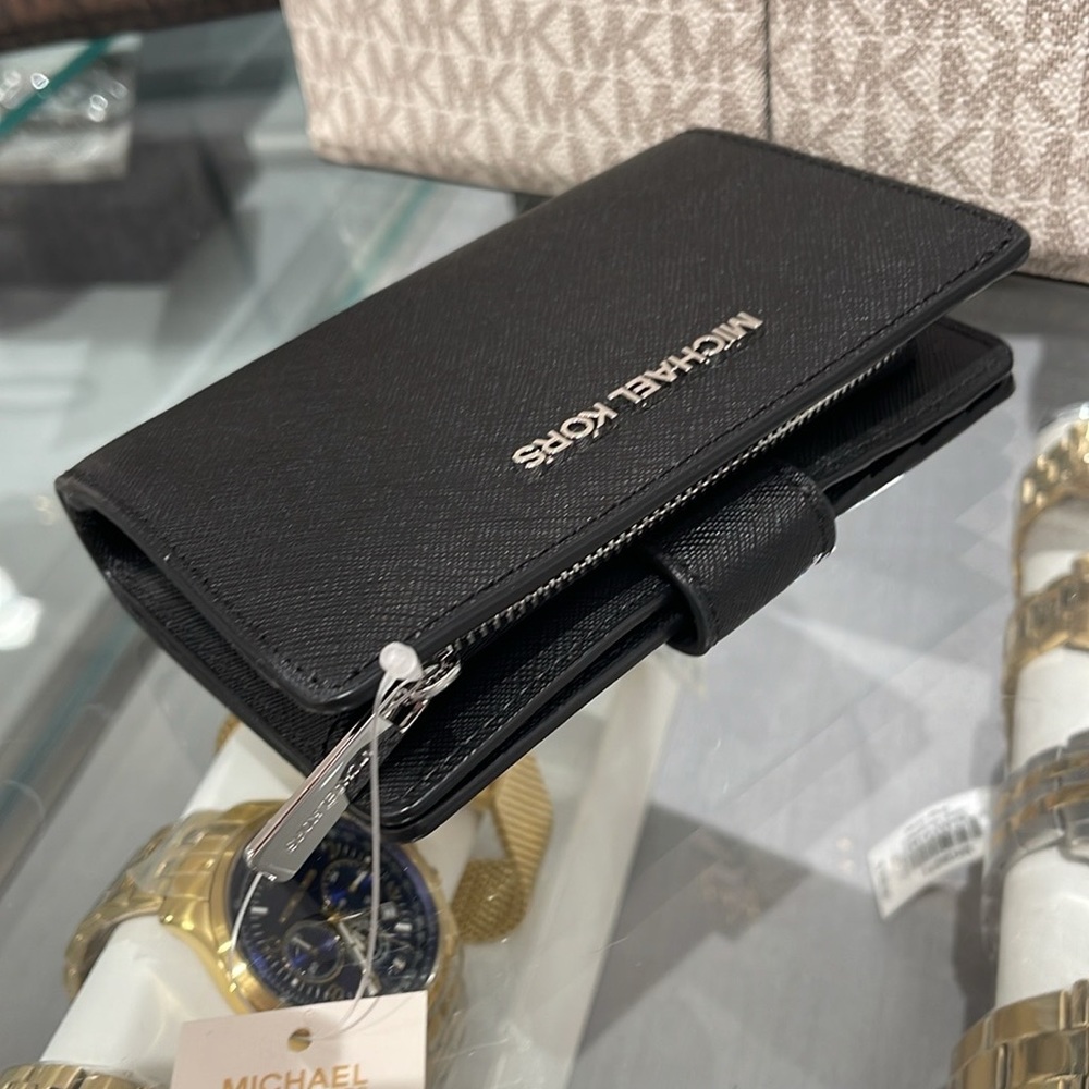 MICHAEL KORS
Medium Crossgrain Leather Wallet
Black 
NWT - Picture 10 of 16